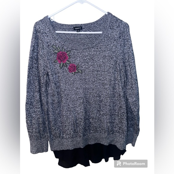 TORRID Womens Sweater Size 1 Black White Heathered Embroidered Rose Long Sleeve - Picture 2 of 5